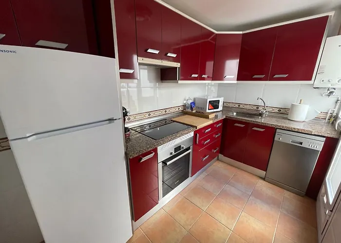 A 5 Min Estacion De Tren- Patio-Parking Y Playa