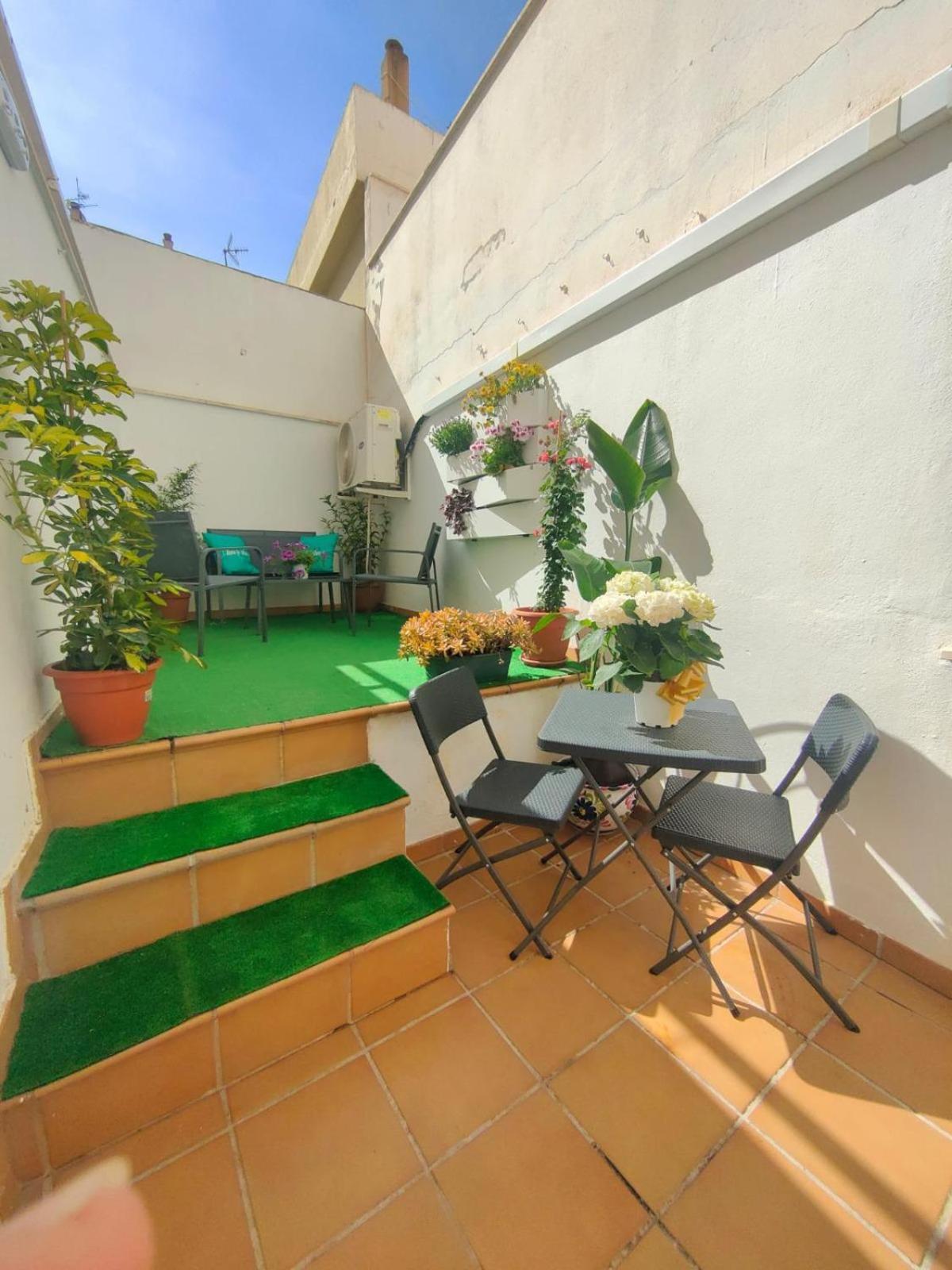 A 5 Min Estacion De Tren- Patio-parking Y Playa Apartment