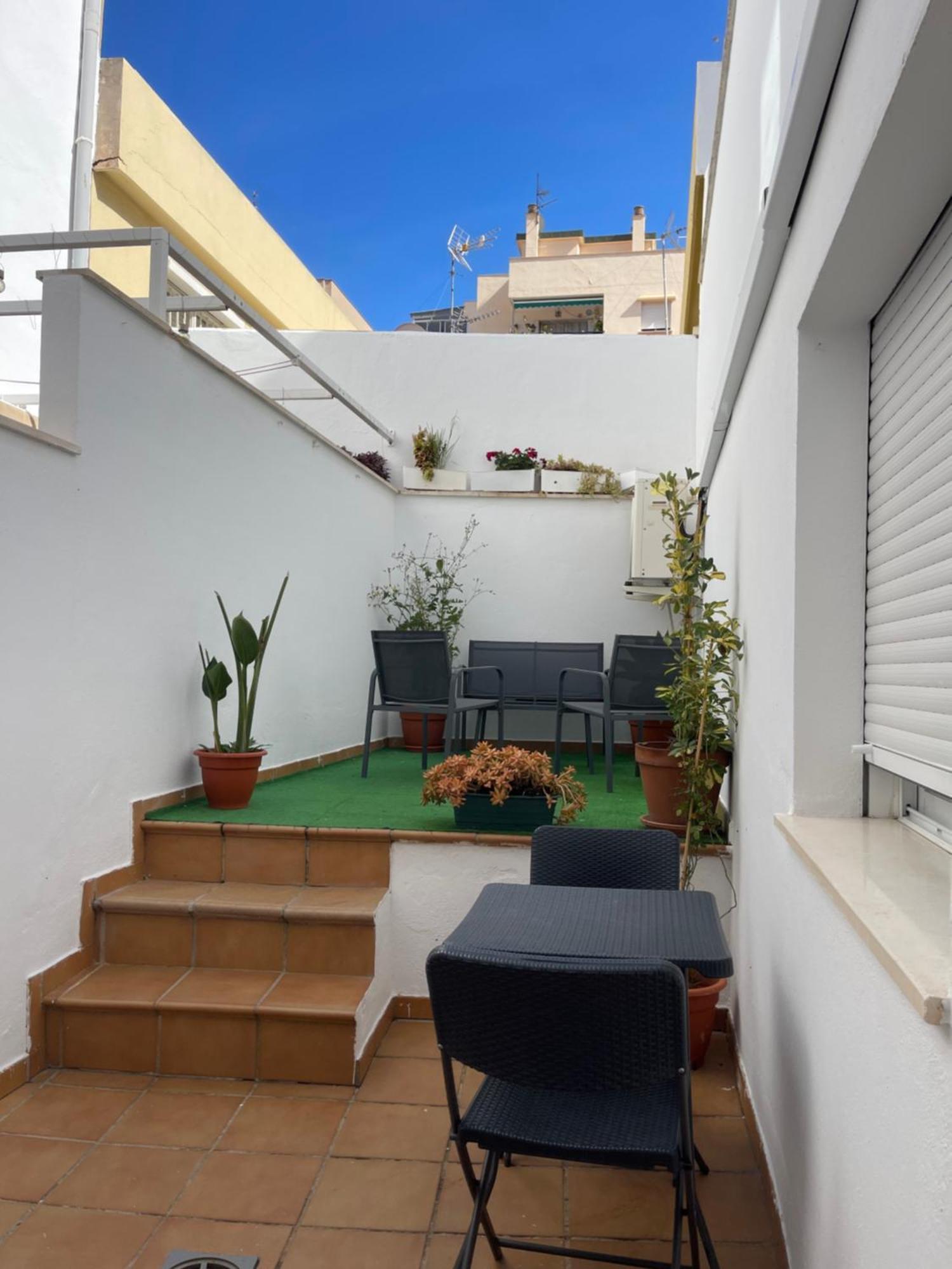 A 5 Min Estacion De Tren- Patio-parking Y Playa Appartamento